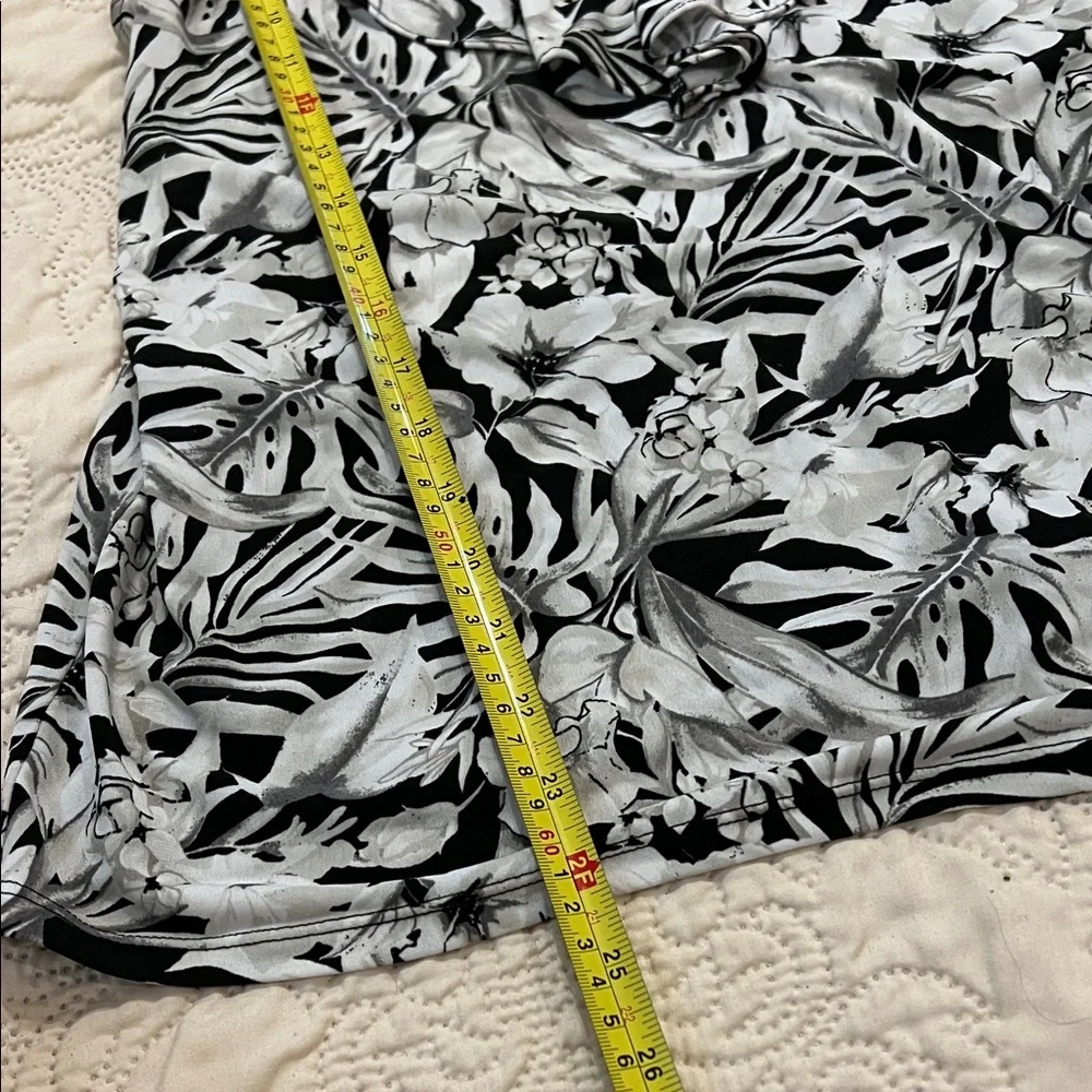 White House Black Market Black & White Floral Tank Top | Tropical Print | Size L - Picture 6 of 8